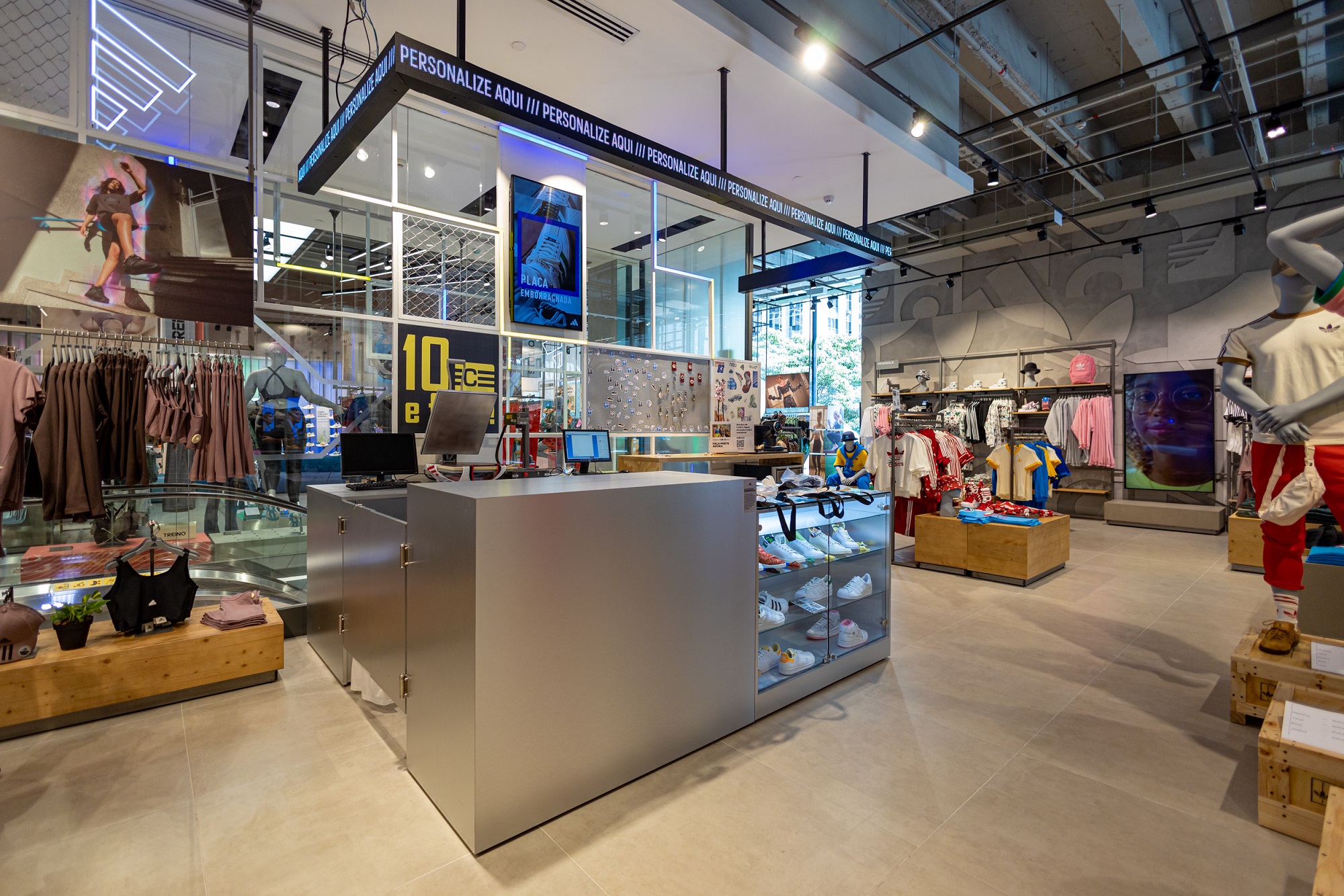Horario de funcionamento da loja adidas no brás shop
