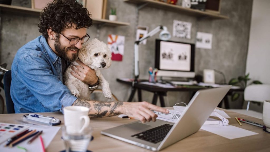 Pessoas em home office