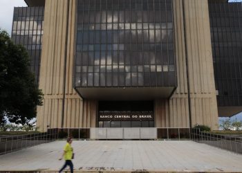 Mercado projeta queda de 5% na economia neste ano; para 2021, previsão é de alta