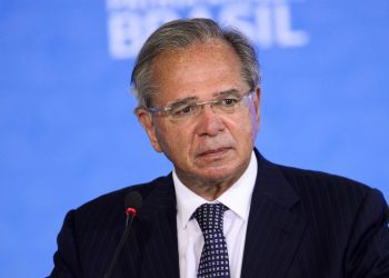 Governo pagará auxílio emergencial se houver nova onda de Covid-19, diz Guedes