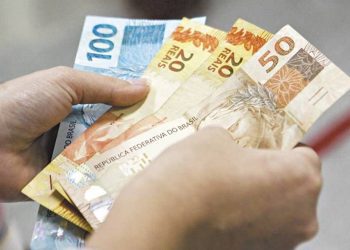 Mais consumidores vão guardar ou investir o 13º em 2020, mostra pesquisa