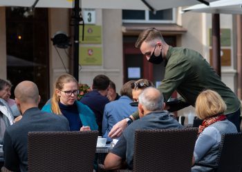 Seis a cada dez bares e restaurantes ainda não retornaram ao nível pré-pandemia