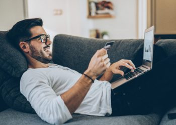 Pesquisa mostra que 47% dos brasileiros têm comprado mais online na pandemia