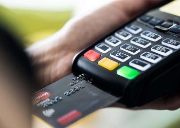 Pagamentos com cartões movimentam R$ 2,2 trilhões no 1º semestre, mostra Abecs