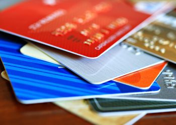 Pagamentos com cartões crescem 8,2% e movimentam R$ 2 trilhões em 2020