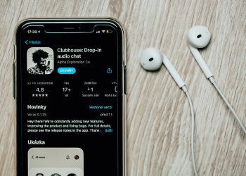 Clubhouse supera TikTok em buscas; veja como a nova rede pode ajudar seu negócio