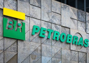 Petrobras afirma que vai continuar a seguir preço internacional do petróleo