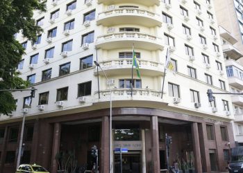 Hotéis em crise são transformados em moradia