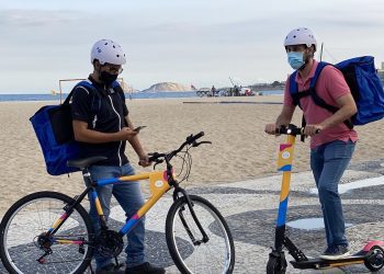 C&A usa bicicleta e patinete para fazer entregas de pedidos online