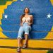 A cantora Anitta em campanha da Ipanema, uma das marcas da Grendene