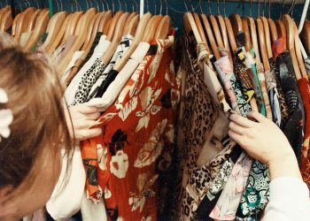 Enjoei faz parceria com grandes marcas para venda de produtos novos 