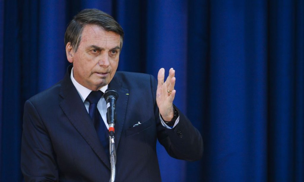 Bolsonaro sanciona lei que cria subsídio para gás de cozinha e diesel