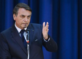 Bolsonaro sanciona lei que cria subsídio para gás de cozinha e diesel