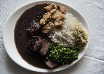 Pesquisa mostra que 83% dos brasileiros consomem pratos típicos da região onde moram