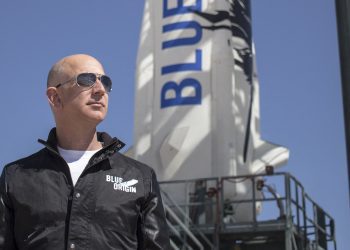 Bilionário Jeff Bezos enfrenta críticas por funcionários da Amazon