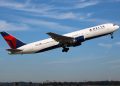 Delta Air Lines cobrará taxa de US$ 200 por mês de funcionários não vacinados