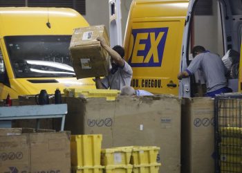 Trabalhadores dos Correios fazem acordo e desistem greve por tempo indeterminado