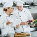 Chefs no comando de panelas digitais