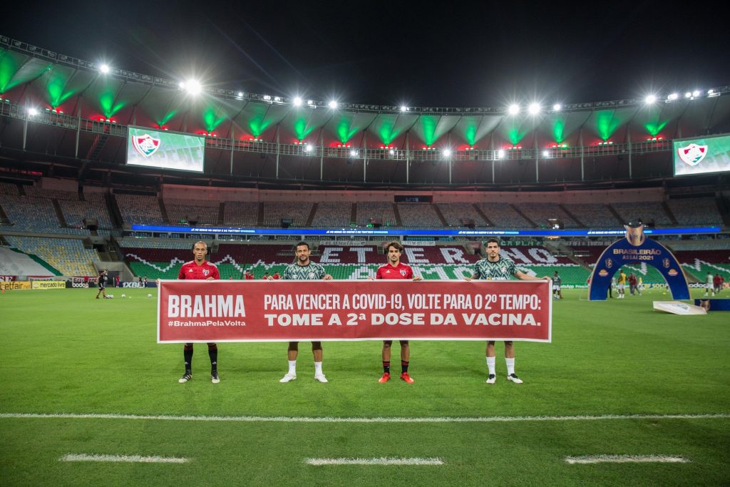 Brahma usa futebol para relembrar importância da segunda dose da vacina