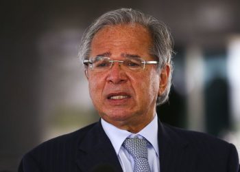 Guedes diz ter confiança de que o Brasil vai crescer o dobro do que o FMI está prevendo