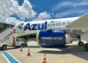 Voo da Azul é cancelado 4 vezes; passageiros ficam sem comer e têm hotel negado em Madri