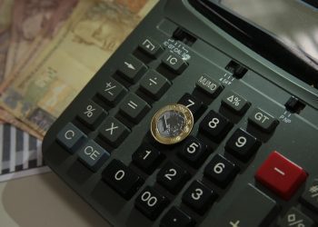 Aumento da Selic implicará em custos maiores ao comércio, diz Associação Comercial