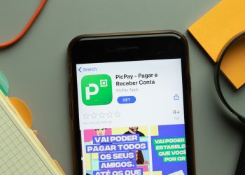 O saldo mantido pelos usuários nas carteiras digitais do PicPay chegou a R$ 5 bilhões no início deste mês, distribuídos entre as contas de 18 milhões de usuários. Segundo a empresa, os depósitos representam um