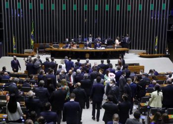 Câmara rejeita destaques e aprova em 2º turno PEC Kamikaze
