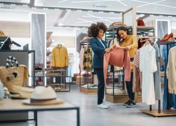 Pesquisa revela retomada nas categorias de cuidados pessoais, vestuário e joias