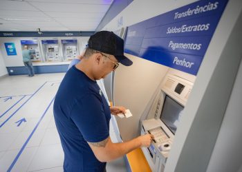 BC multa Caixa em R$ 200 mil por cobrança indevida de tarifas