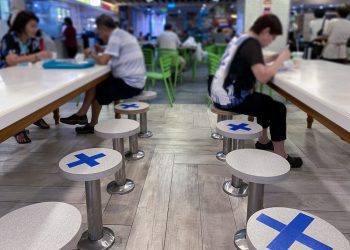 Consumo em bares e restaurantes cai 7,6% em novembro