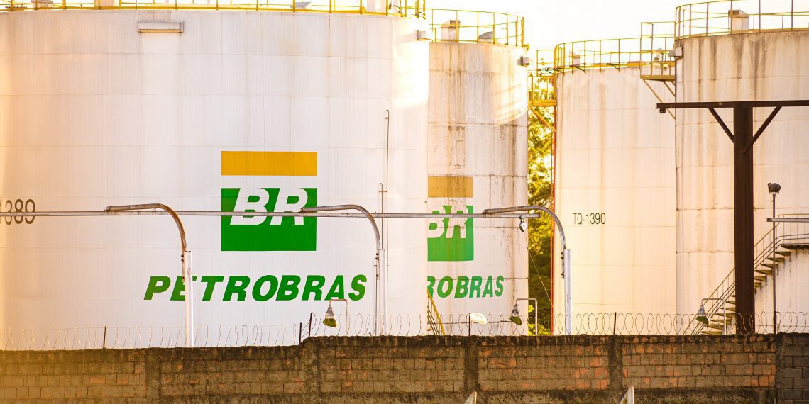 Petrobras diz que manterá política de preços apesar da forte volatilidade