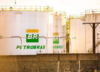 Petrobras diz que manterá política de preços apesar da forte volatilidade