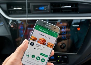 Puxado por delivery de alimentos, receita da Uber avança 83% no 4º trimestre