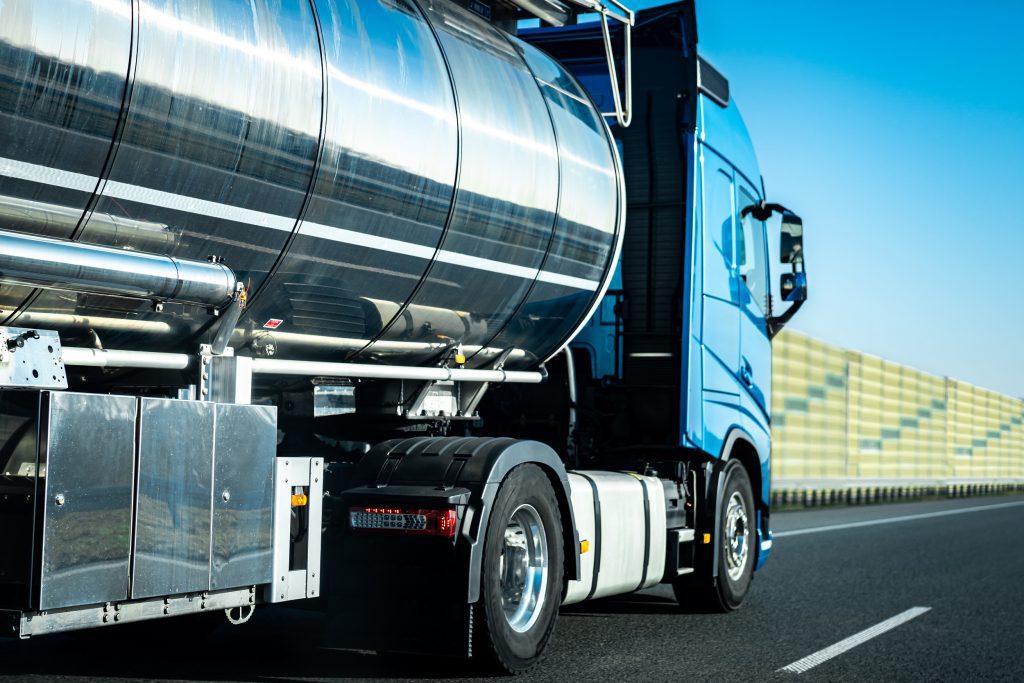 Cegonheiros e transportadores de combustíveis iniciam paralisação nesta sexta