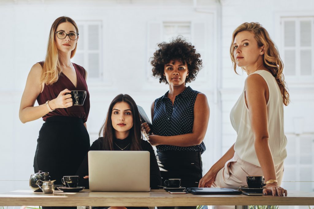 Mulher empreendedora: realização pessoal é principal motivação; falta de crédito, maior desafio