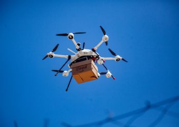 Páscoa: iFood, Lacta e Le Biscuit promovem entrega de ovo por drone