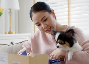 Shopee lança mascote e campanha com foco no mercado pet
