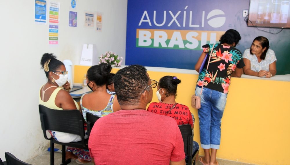Senado aprova MP que garante Auxílio Brasil permanente com R$ 400 mensais