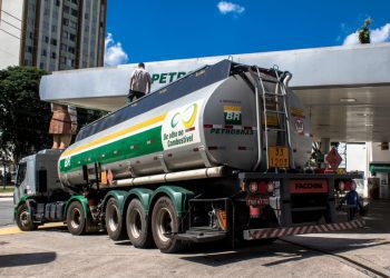Petrobras reduz em R$ 0,44 valor do diesel e em R$ 0,40 o da gasolina