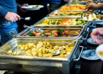Com inflação, empresas elevam valores dos vales alimentação e refeição