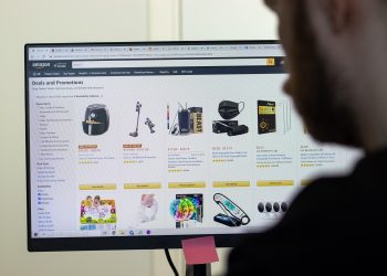 Amazon entra com ação contra grupos que fazem avaliações falsas de produtos
