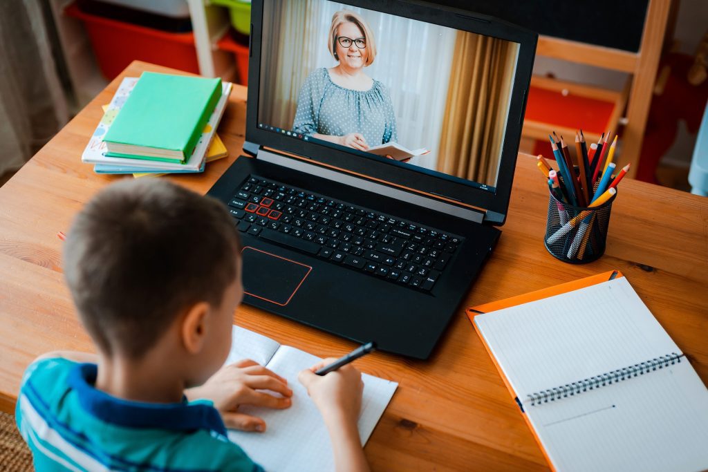 Startups de educação focam no ensino básico