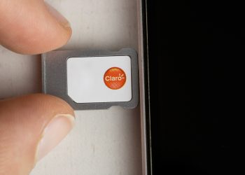 Ações da Desktop caem 26% após alerta da Anatel sobre negociação com a Claro