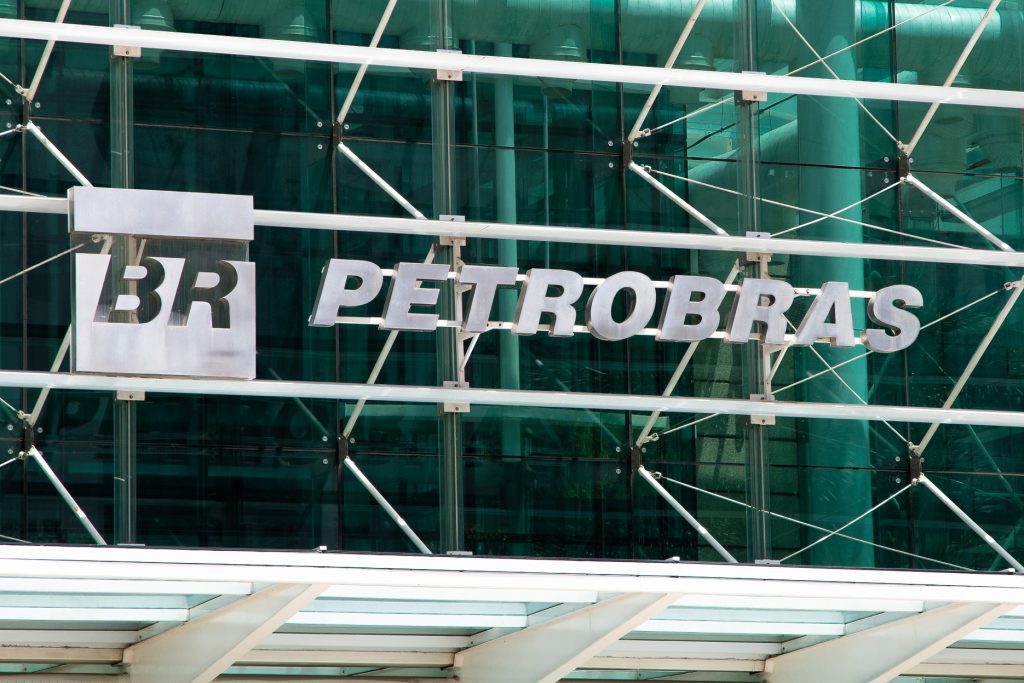 Petrobras bate recorde de produção de gasolina e diesel S10 em junho