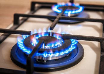 Gás de cozinha continua acima da paridade internacional mesmo com redução de preço