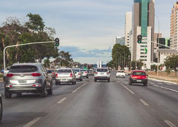 Fenabrave revê de 4,4% para 2,6% previsão de crescimento das vendas de veículos no ano