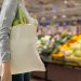 Problema ambiental das sacolas plásticas dá lugar a solução de impacto social