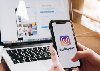 Instagram suspende contas de usuários em todo o mundo