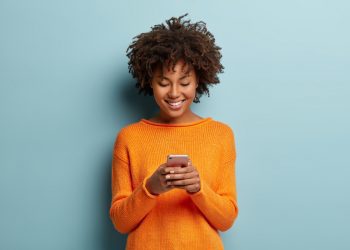 TIM quer atrair mais mulheres para seu app de revendedores autônomos